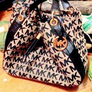 EUC Michael Kors monogram Jacquard Ludlow satchel